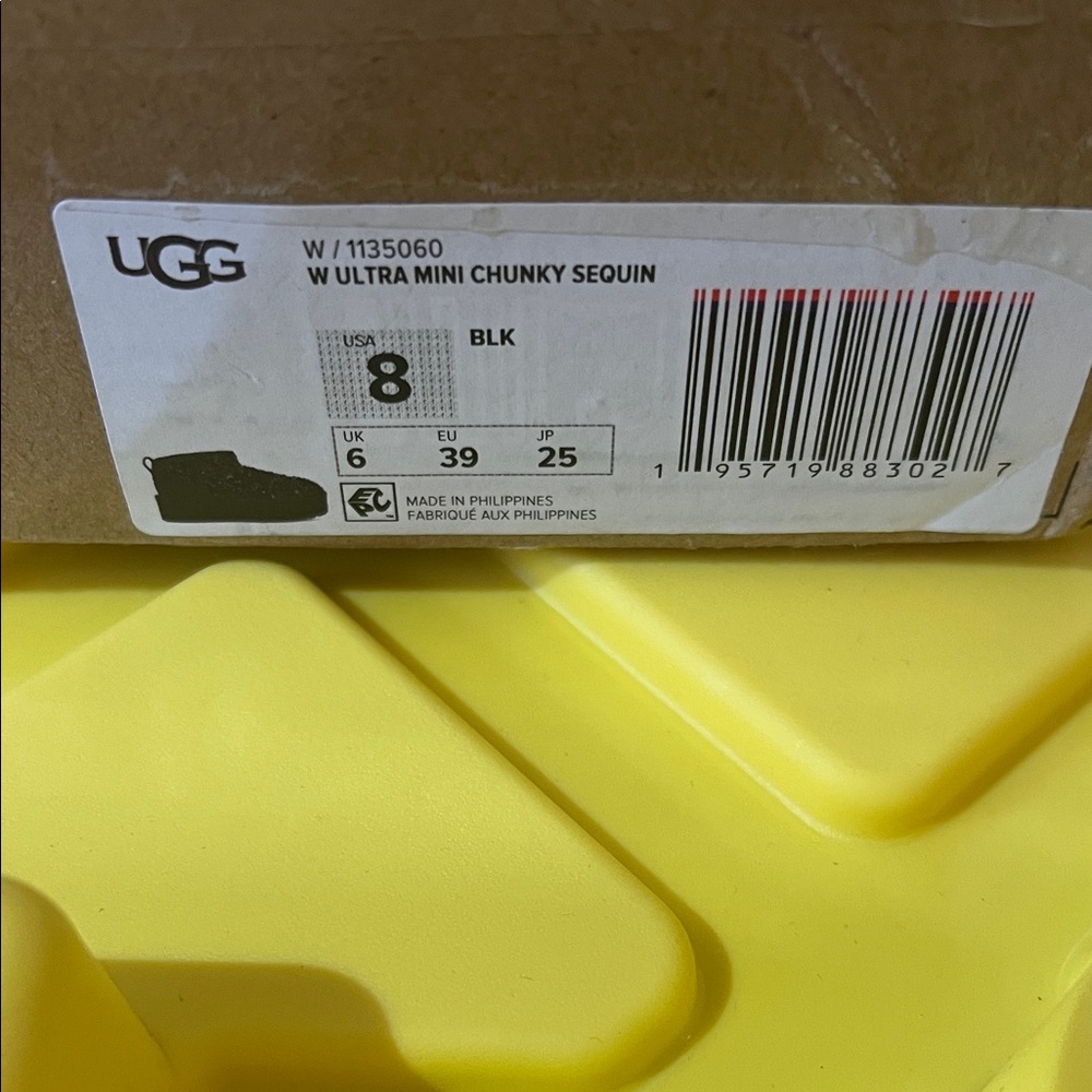 UGG Ultra Mini Chunky Platform Sequin Boots - Black Sz 8 - Picture 11 of 13